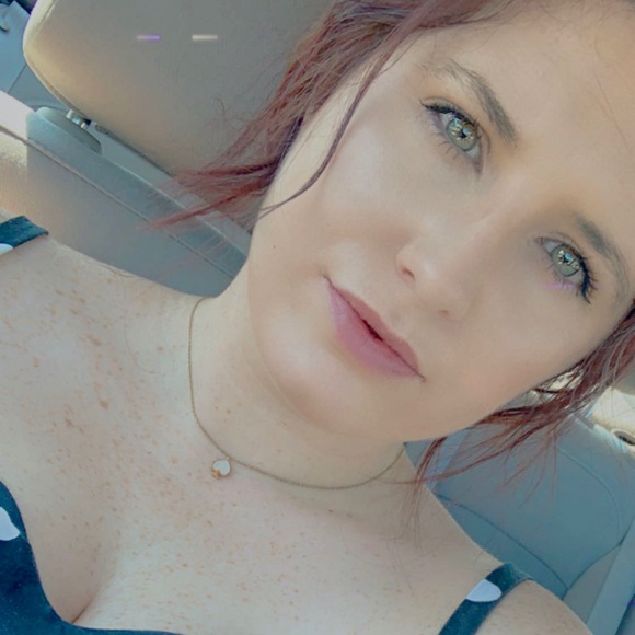 Meet your Posher, Tiffany - Picture 3 of 3